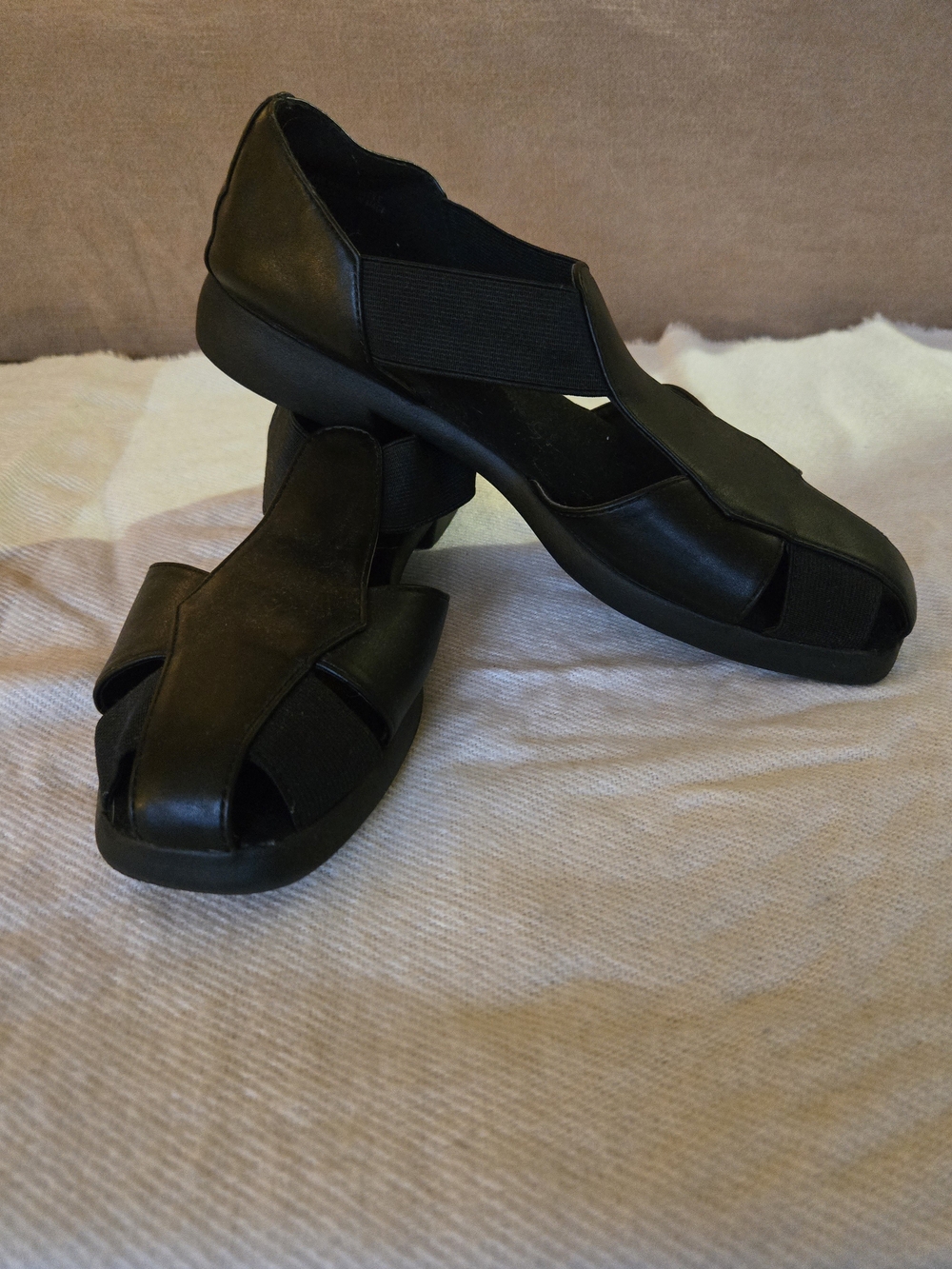 Aerosole Women's Black Faux Leather Elastic Strap Slip-On Shoes